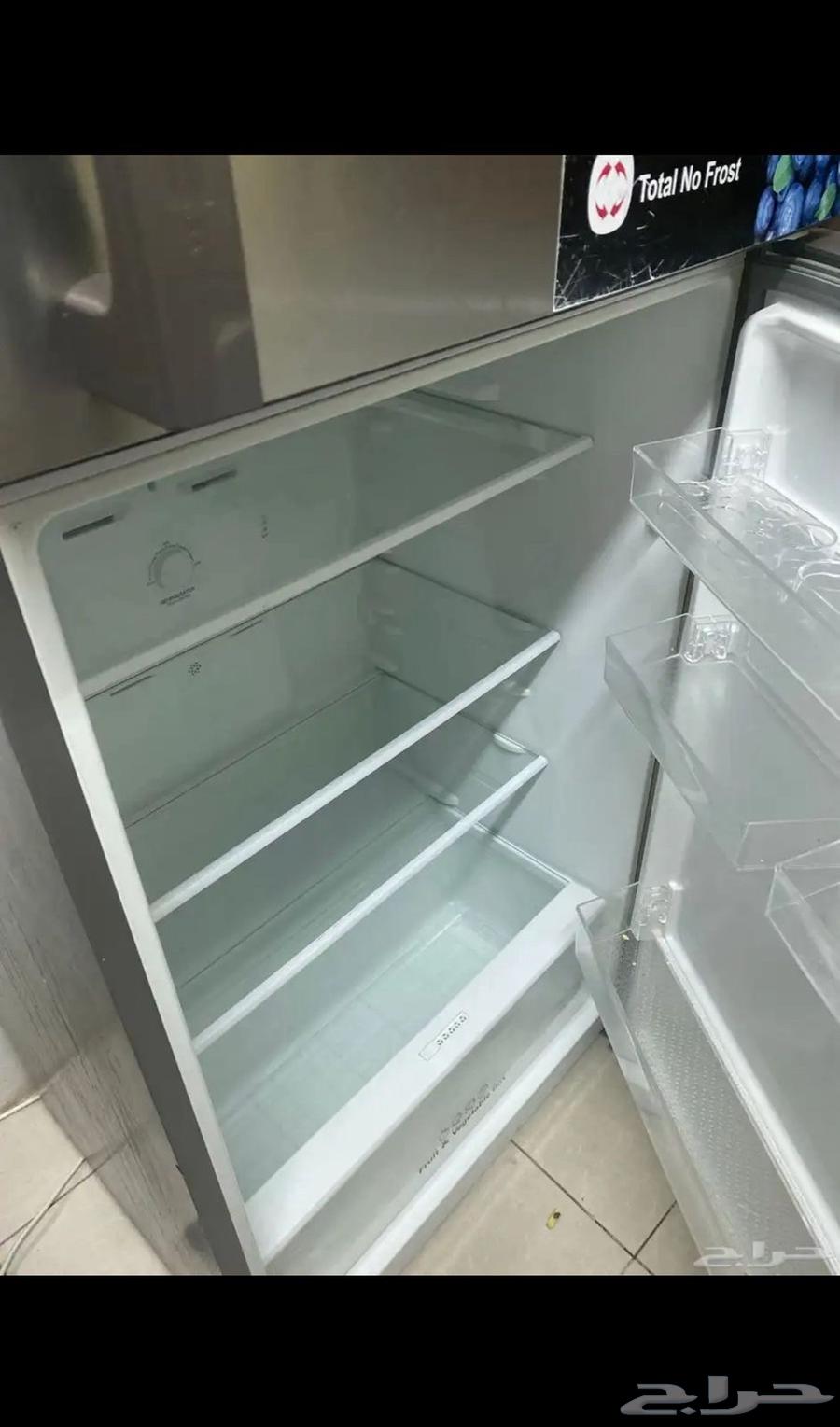 Clean refrigerator with no defects64224840461825110
