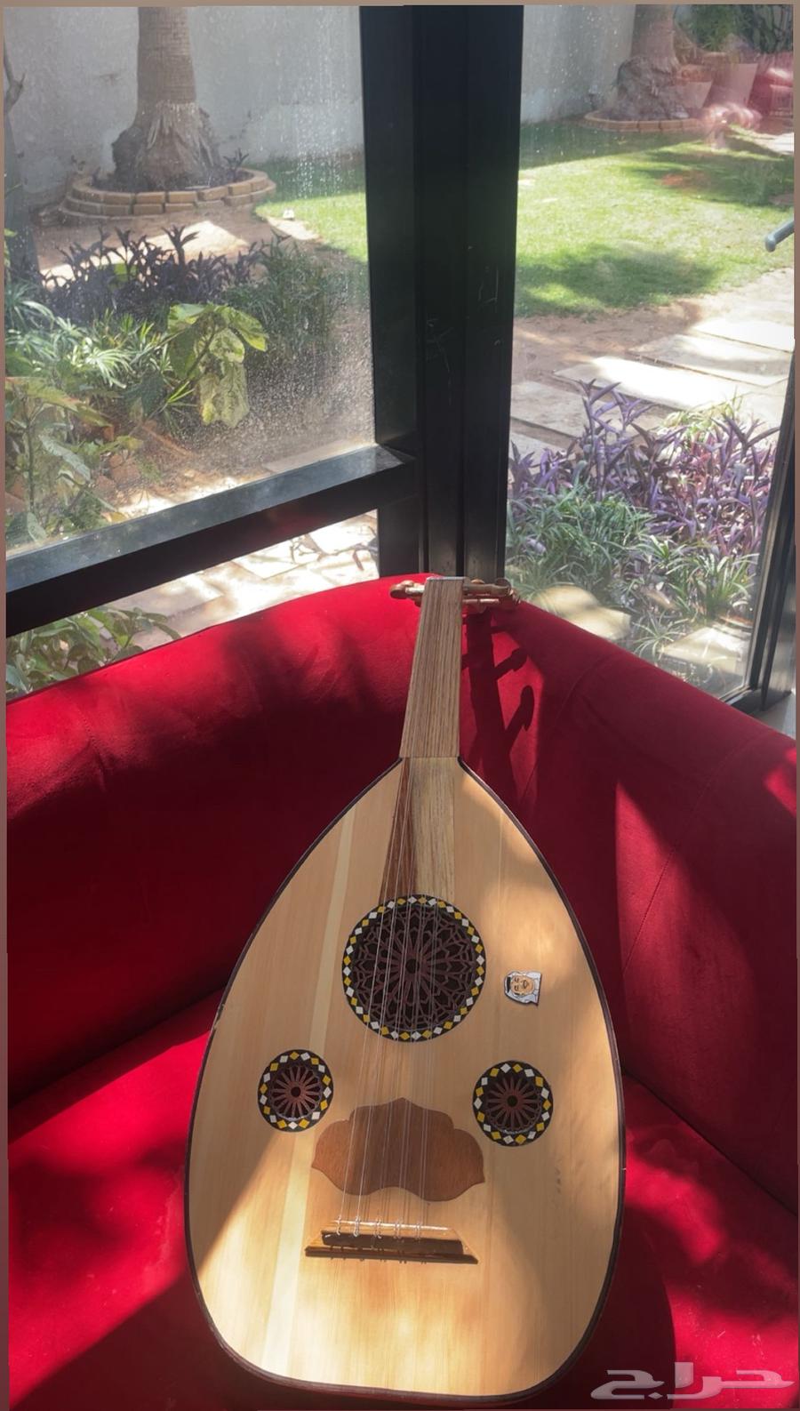 Egyptian oud using hashish on the auction64209994061442112