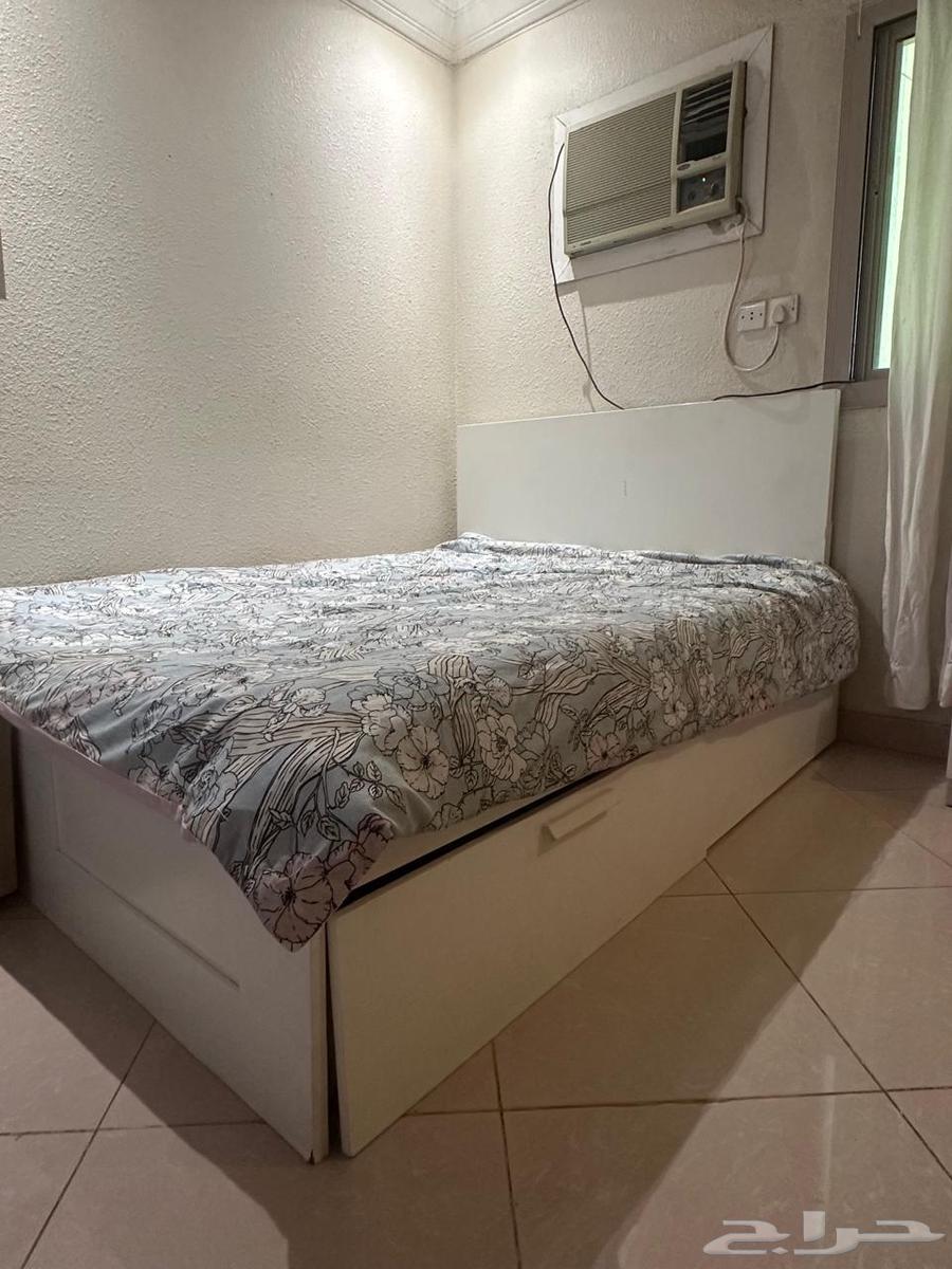 Complete room with desk and bed64206741991427114