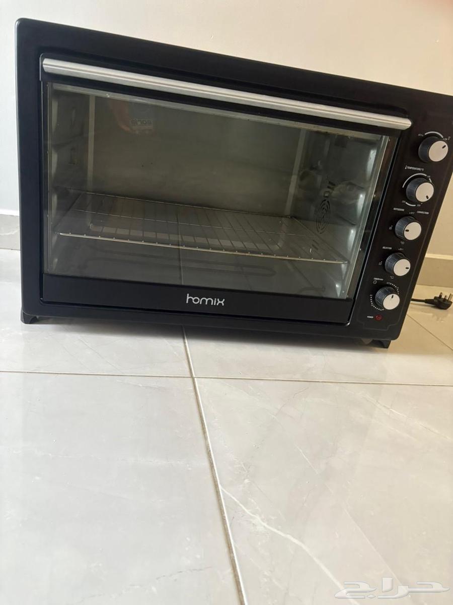 طاولة بأربع كراسي وفرن كهربائي للبيع64228747966593111