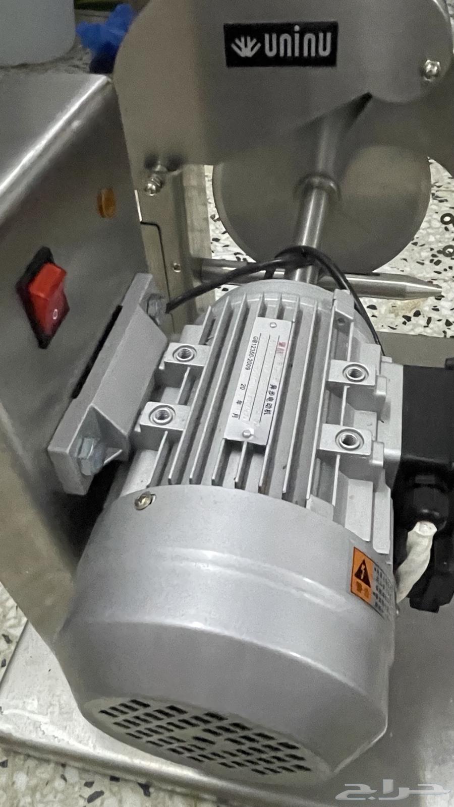 مكينة تقطيع دجاج شركة يونيو يوجد عليها ضمان64255056792323112