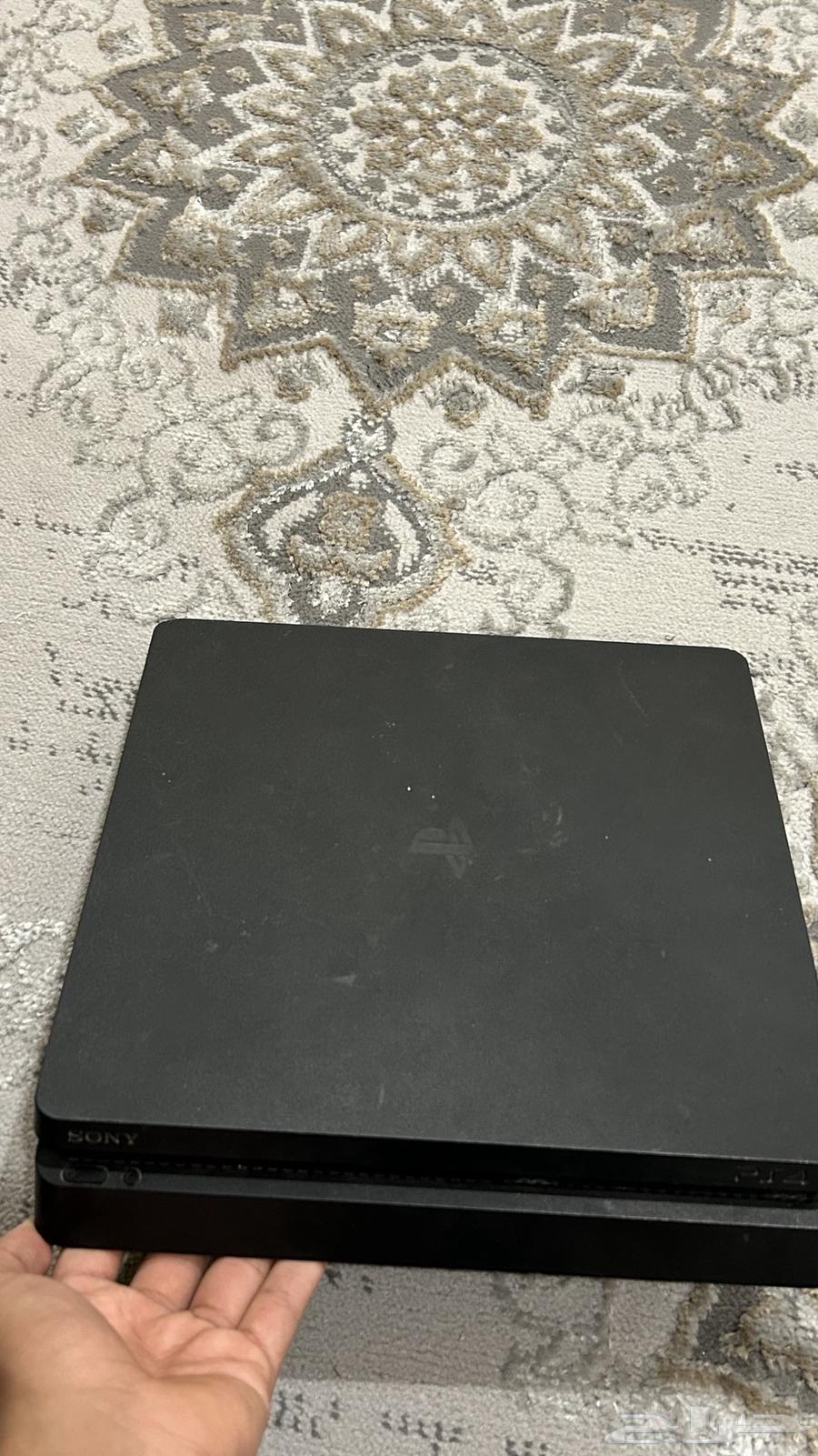 سوني 4 للبيع مع الأشرطه و اليد64234620353409113