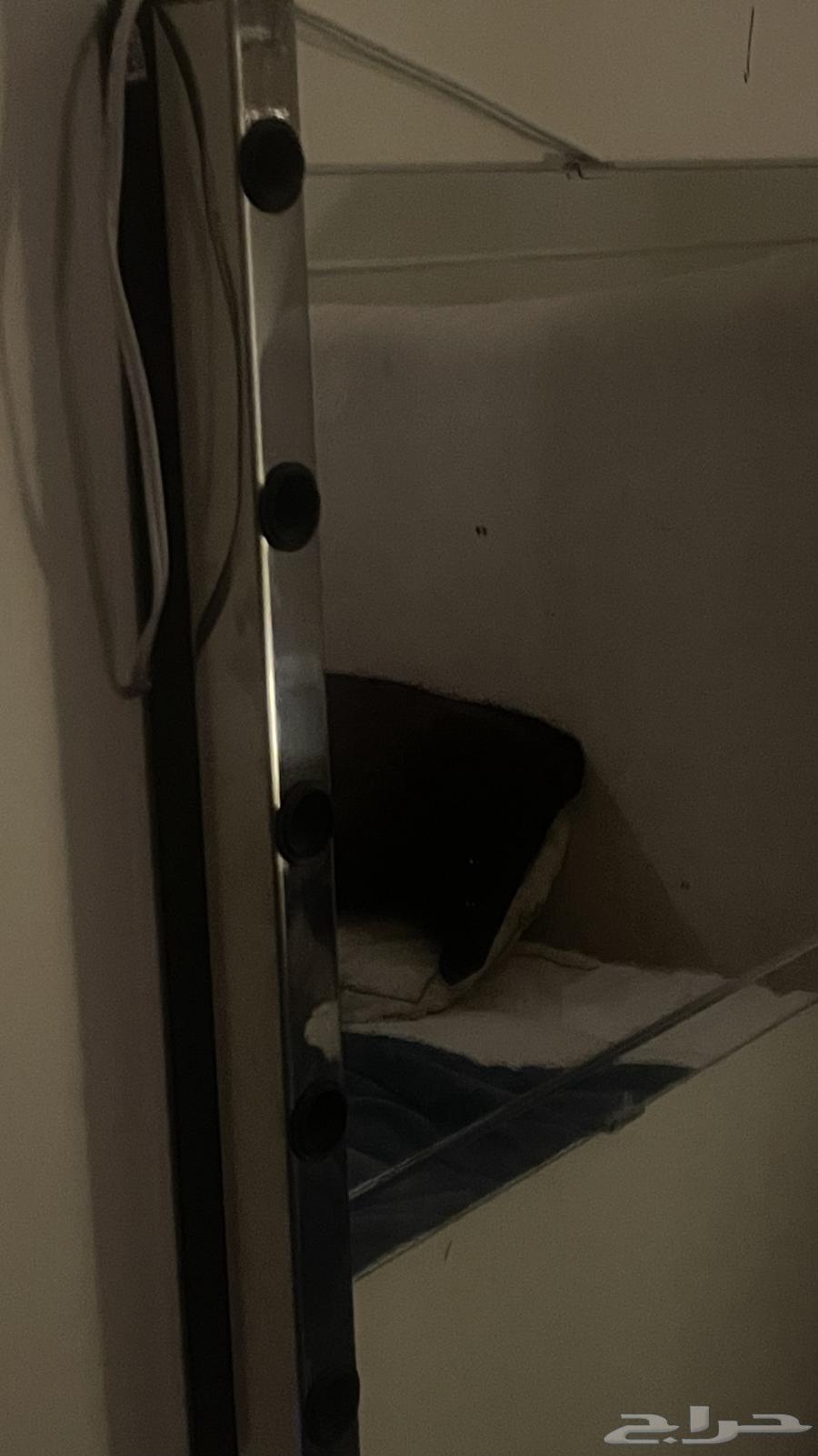 مراية فخمة مع عامود إنارة جانبي64248490219139113