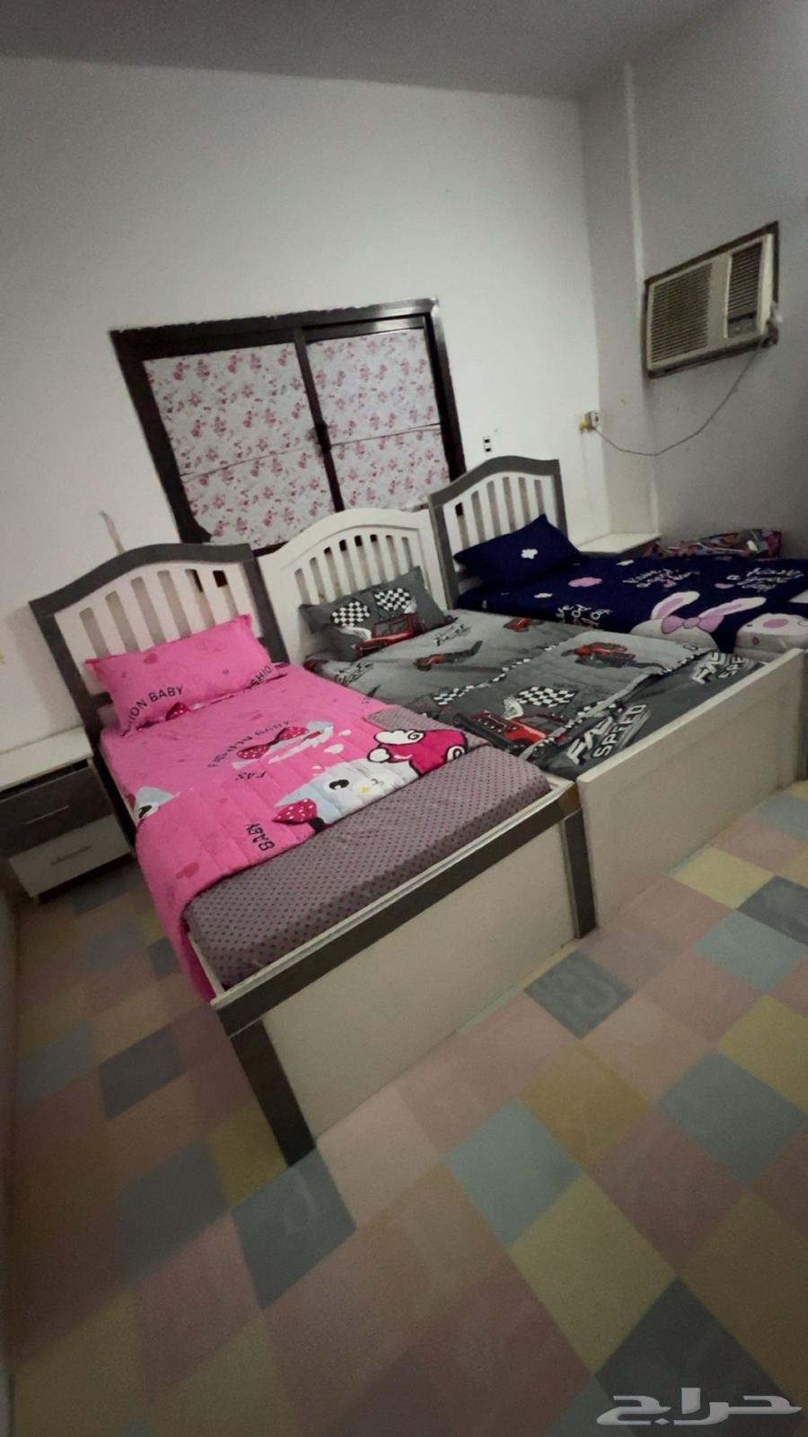 عندي غرفه نوم الطفال ثلاثه سراير ودولاب للبيع 70064235325550849110