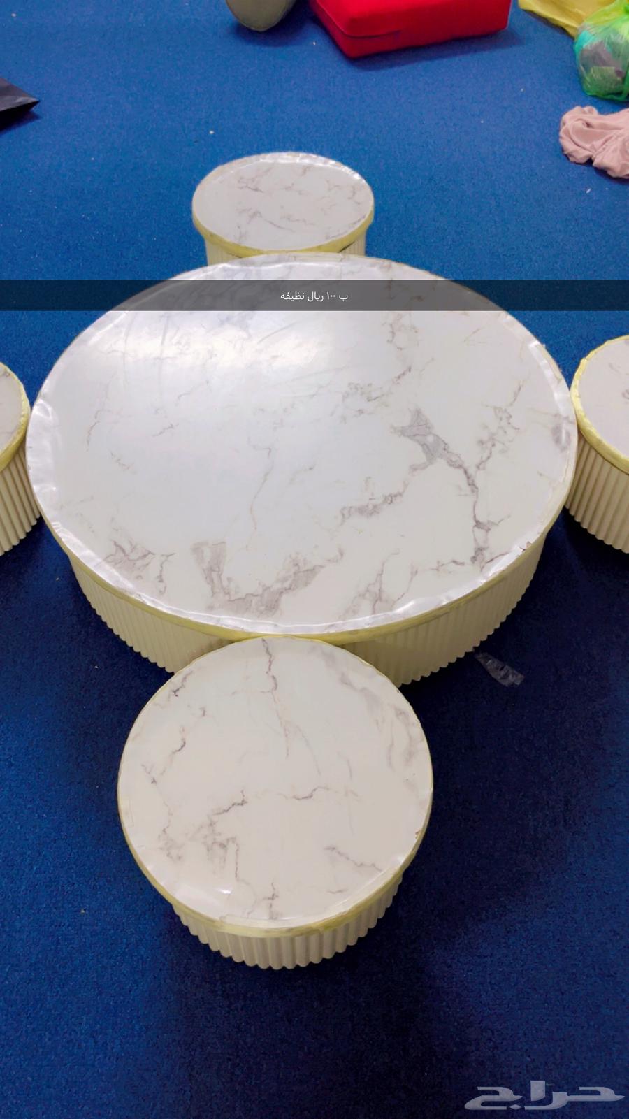 Floor table with iron legs and artificial roses at a reduced price64237078953219110