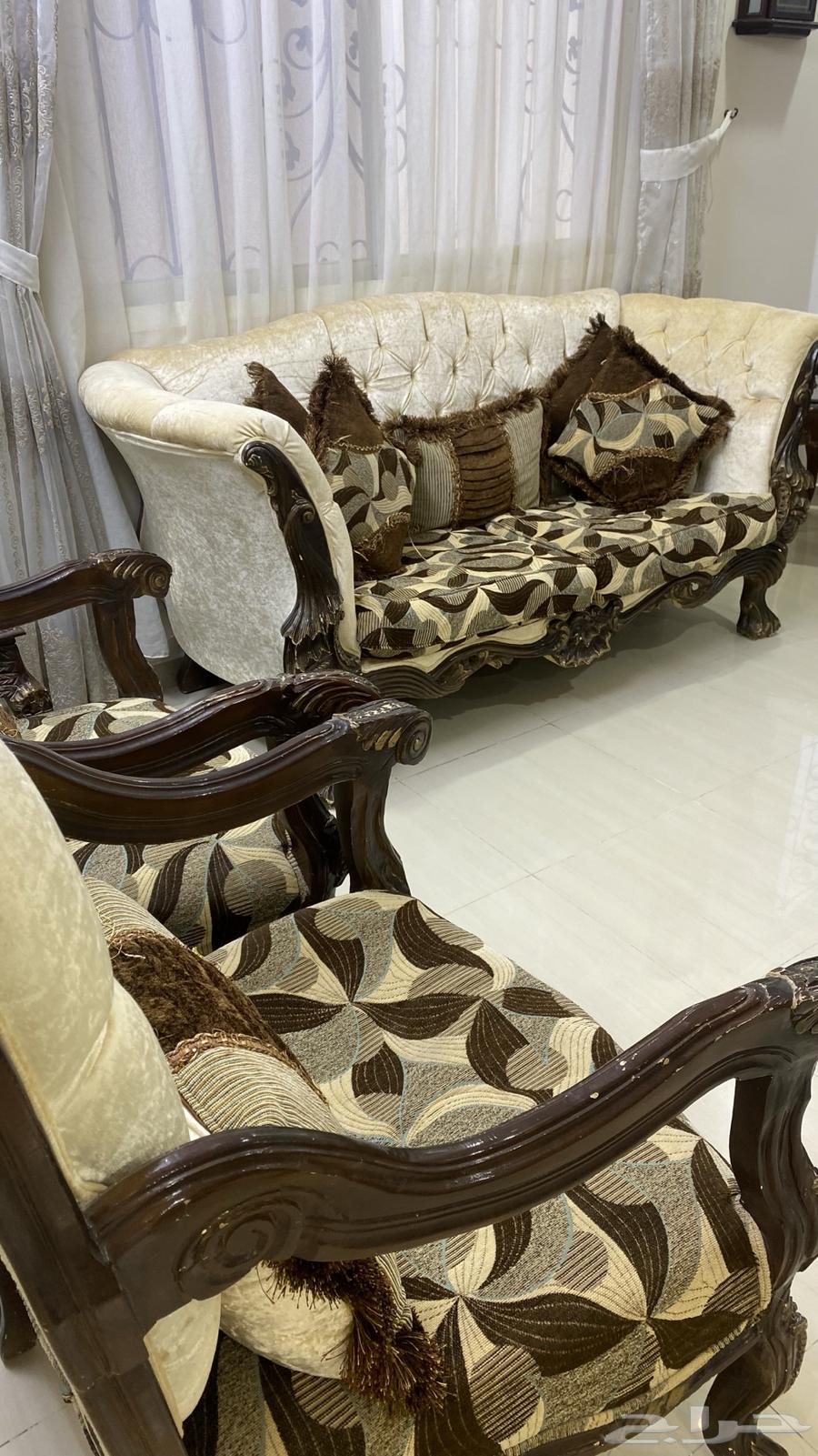 طقم كنب كلاسيكي للبيع64246813977089110