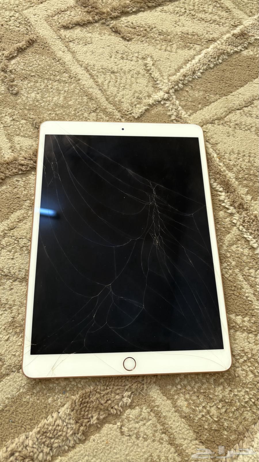 ايباد آير(الجيل الثالث) مافيه إلا كسر بالشاشه ولا يضر اللمس64246154415106112