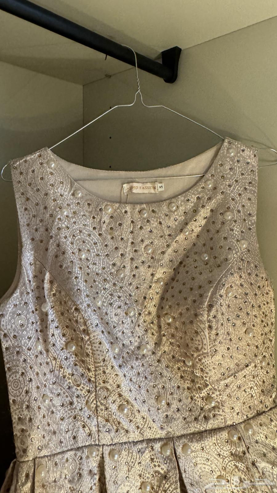فستان مقاسS اشتريته ب350 وببيعه10064245288945281111