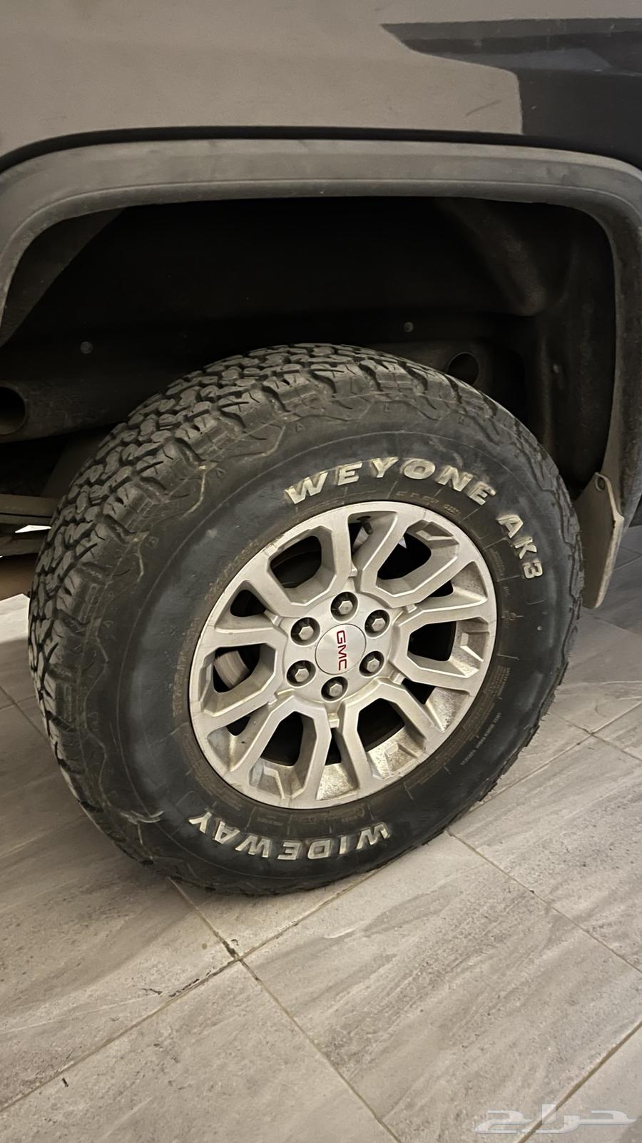 Clean stone-patterned tires64418648077571110