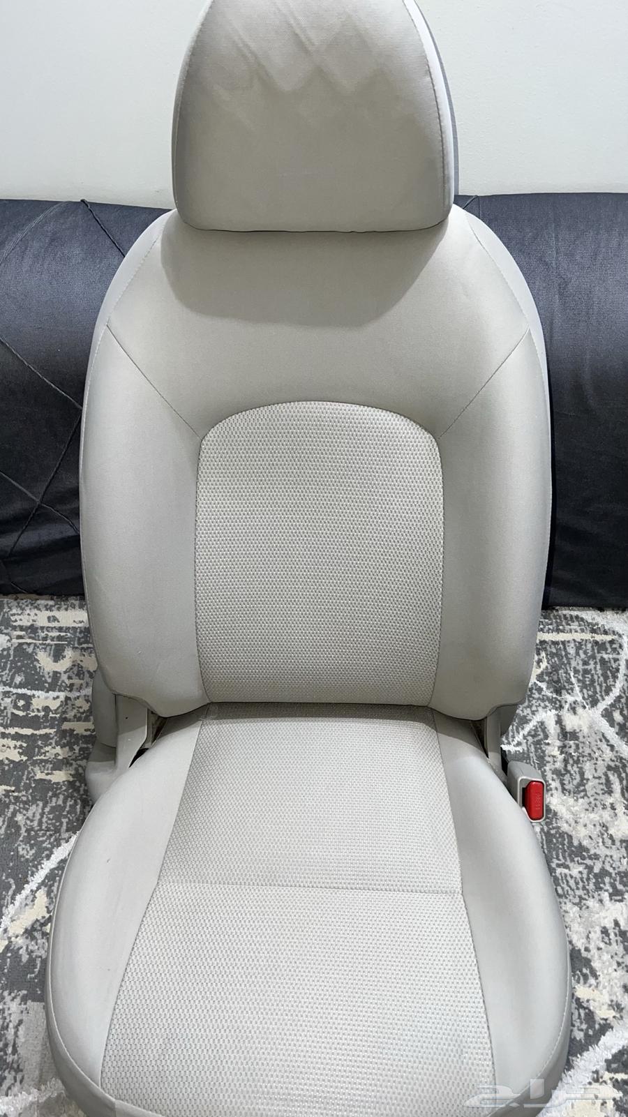 Two Nissan driver and assistant models 202064409199103233111