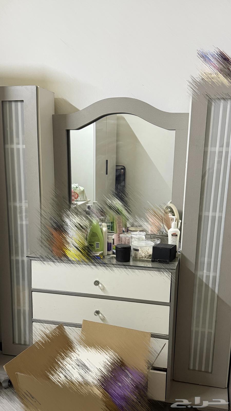 سرير وتسريحة للبيع64240068623363110