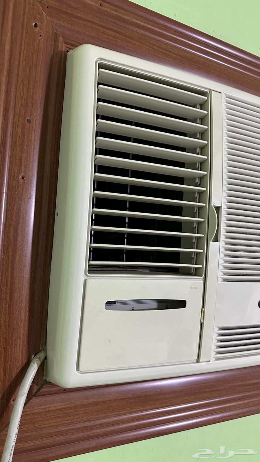 للبيع عدد 2 مكيف هيتاشي نظيفة جدا64246493150338112