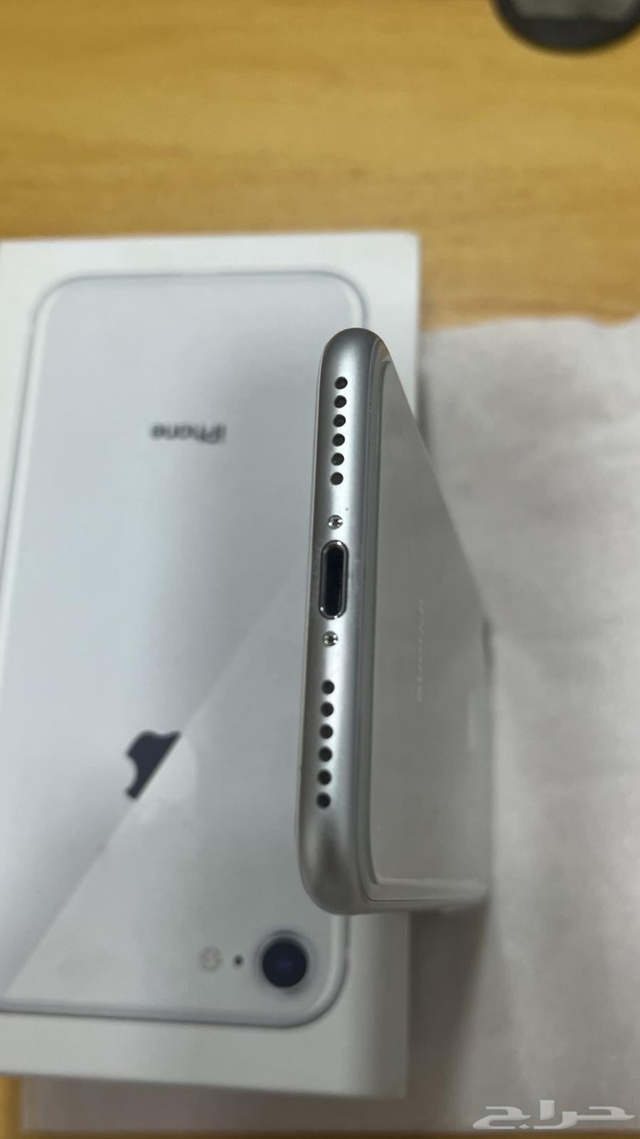 ايفون 8 فضي نضيف64246142163330114