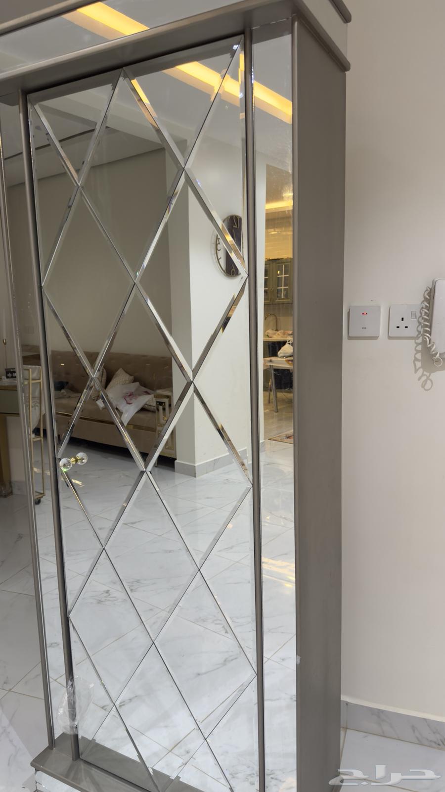 دولاب عبايات نظيف جدا ولايوجد فيه عيوب استخدام سنه 50064244758309121110