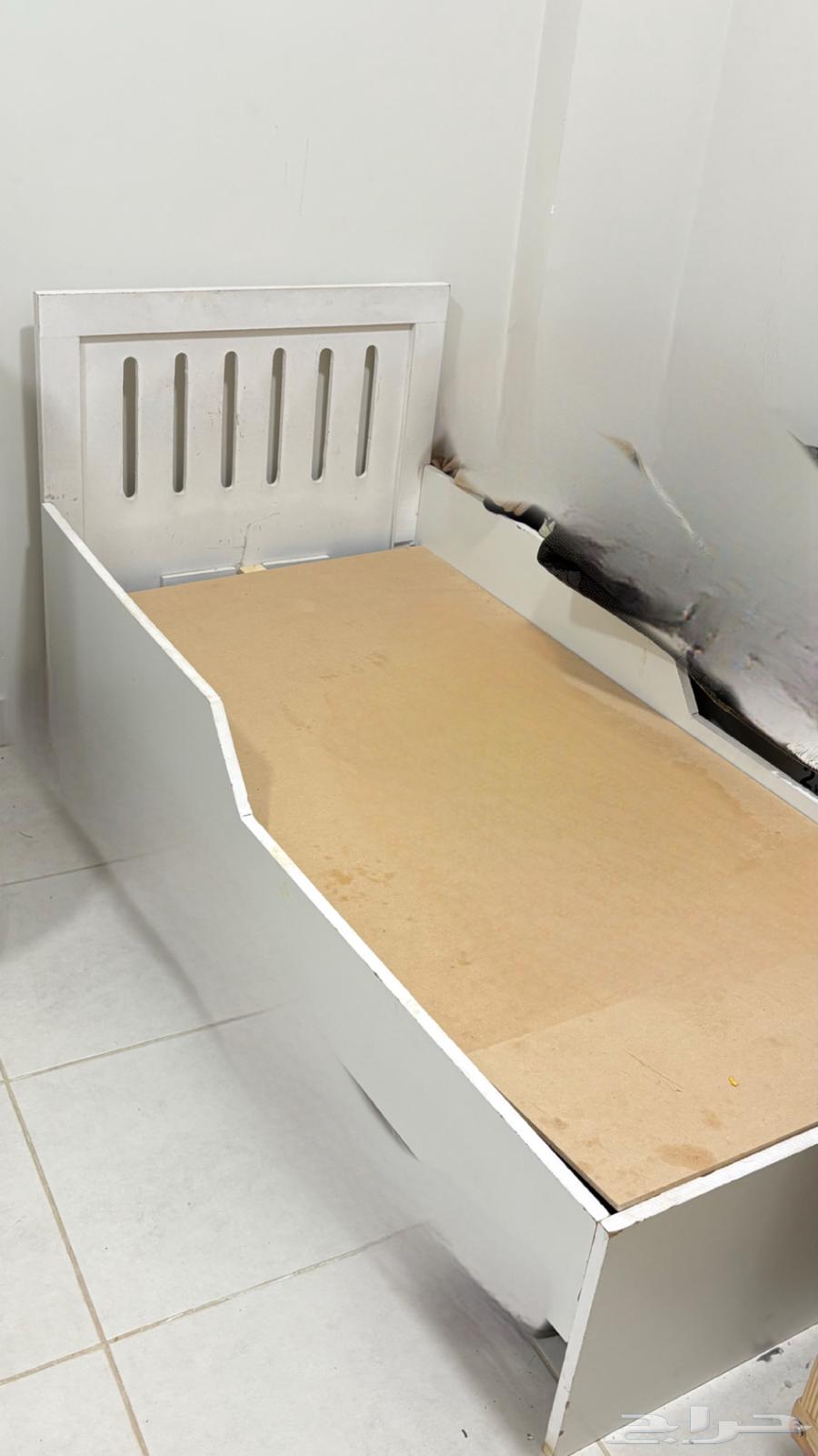 سرير اطفال ب 8064236087497859110