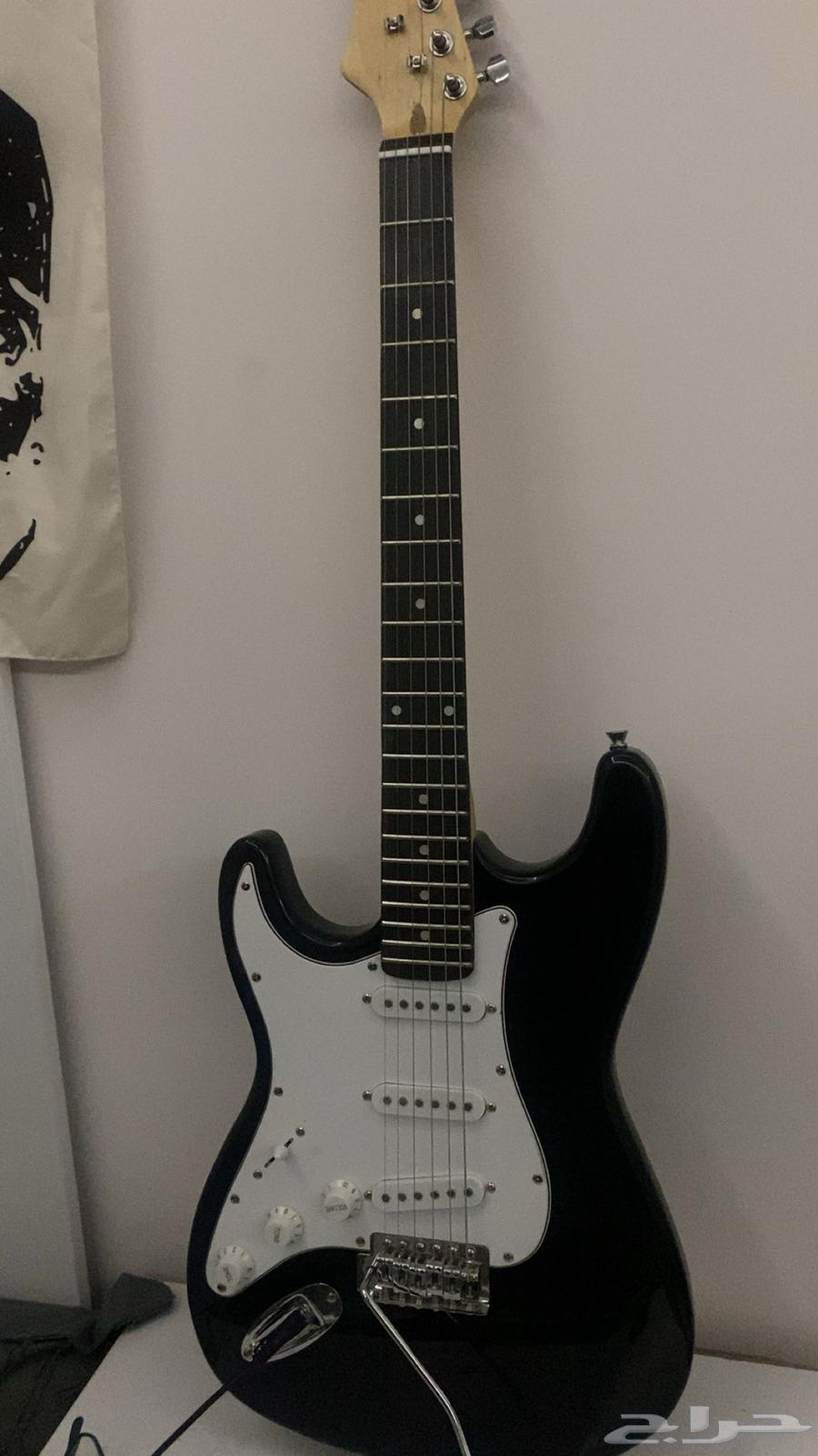 قيتار الكتروني مع اغراضه كامله للبيع ب18564253578523523110