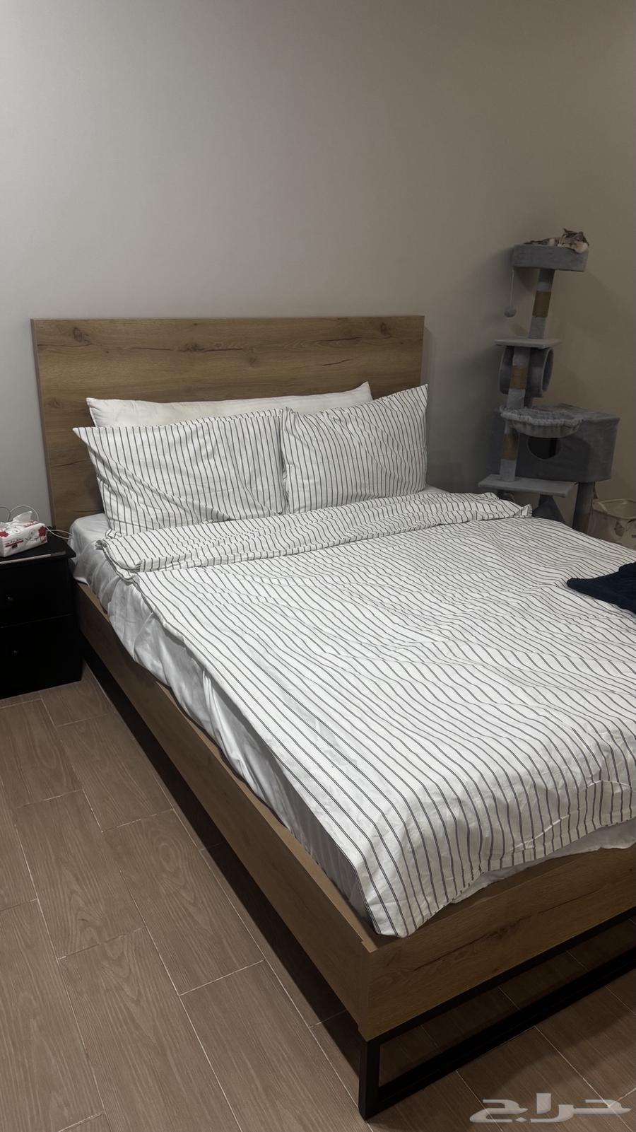 سرير مستعمل سنه واحده64239684114179111