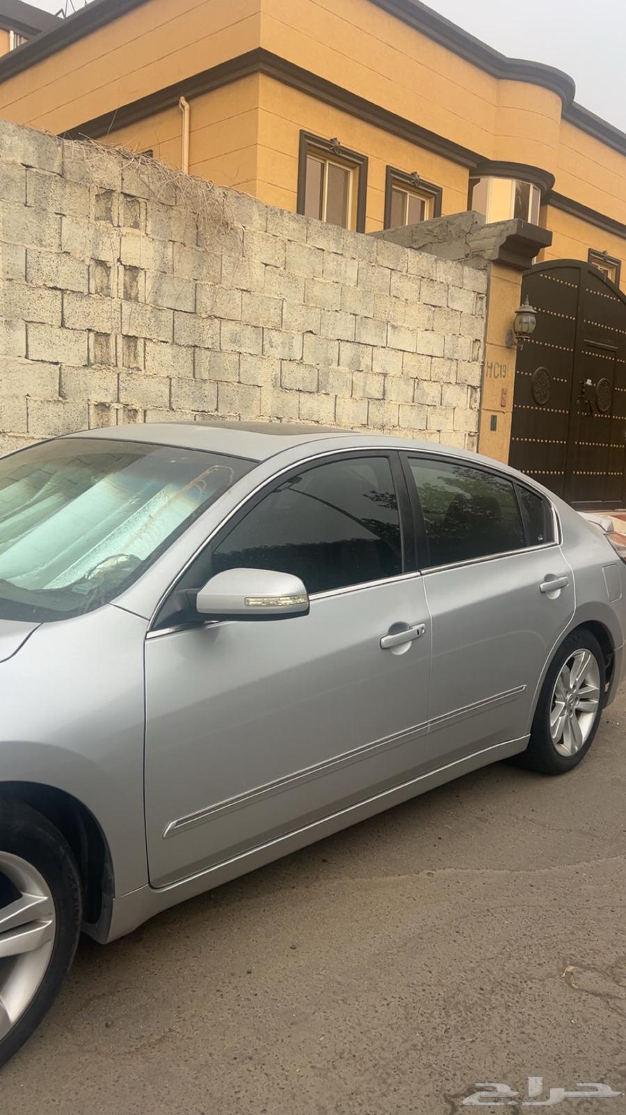 نسيان التيما 2011 للبيع 6 سلندر اللون الخارجي فضي64416822488450112