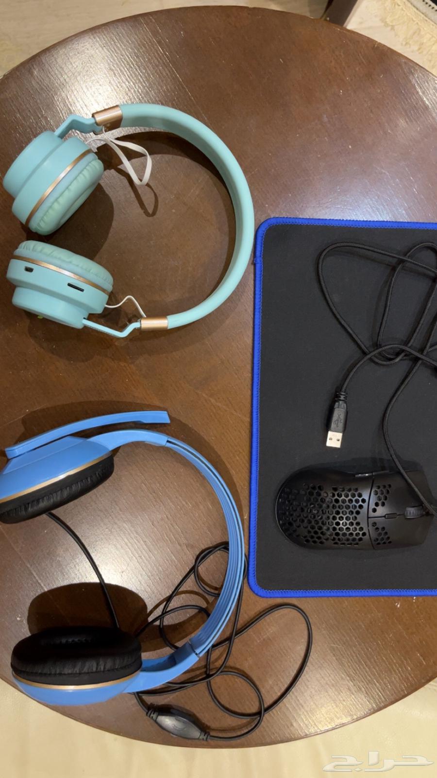 Headphones and Mouse64244922823426110