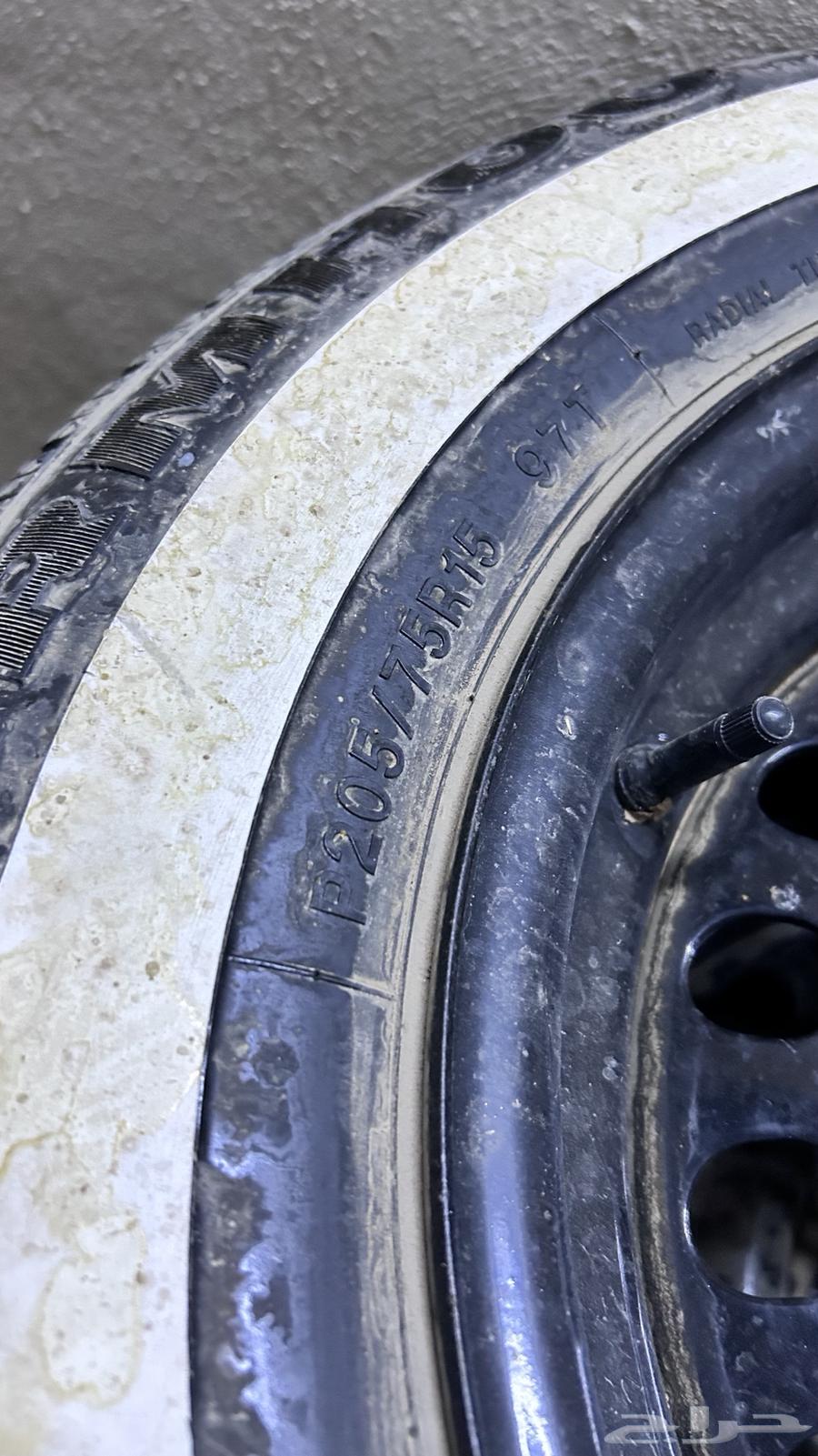 للبيع كفرات وجنوط هايلكس من 2006 وطالع64408737106561111