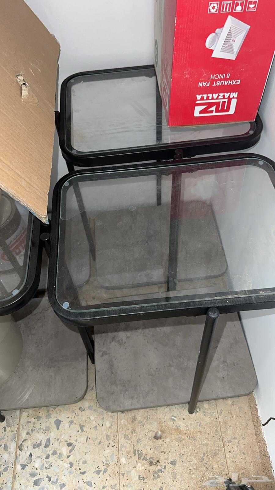 طاولة ضيافة مع 4 طاولات خدمة استعمال قليل شبه جديدة.64244772051201111