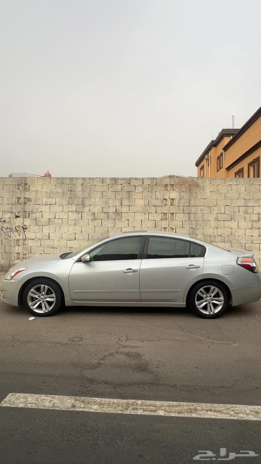 نسيان التيما 2011 للبيع 6 سلندر اللون الخارجي فضي64416822488450111