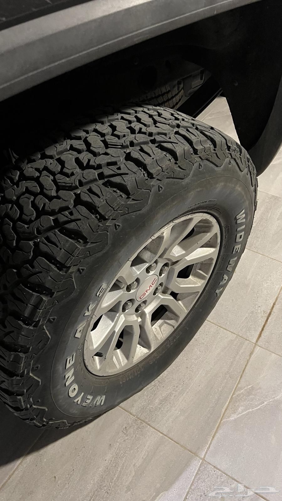 Clean stone-patterned tires64418648077571111