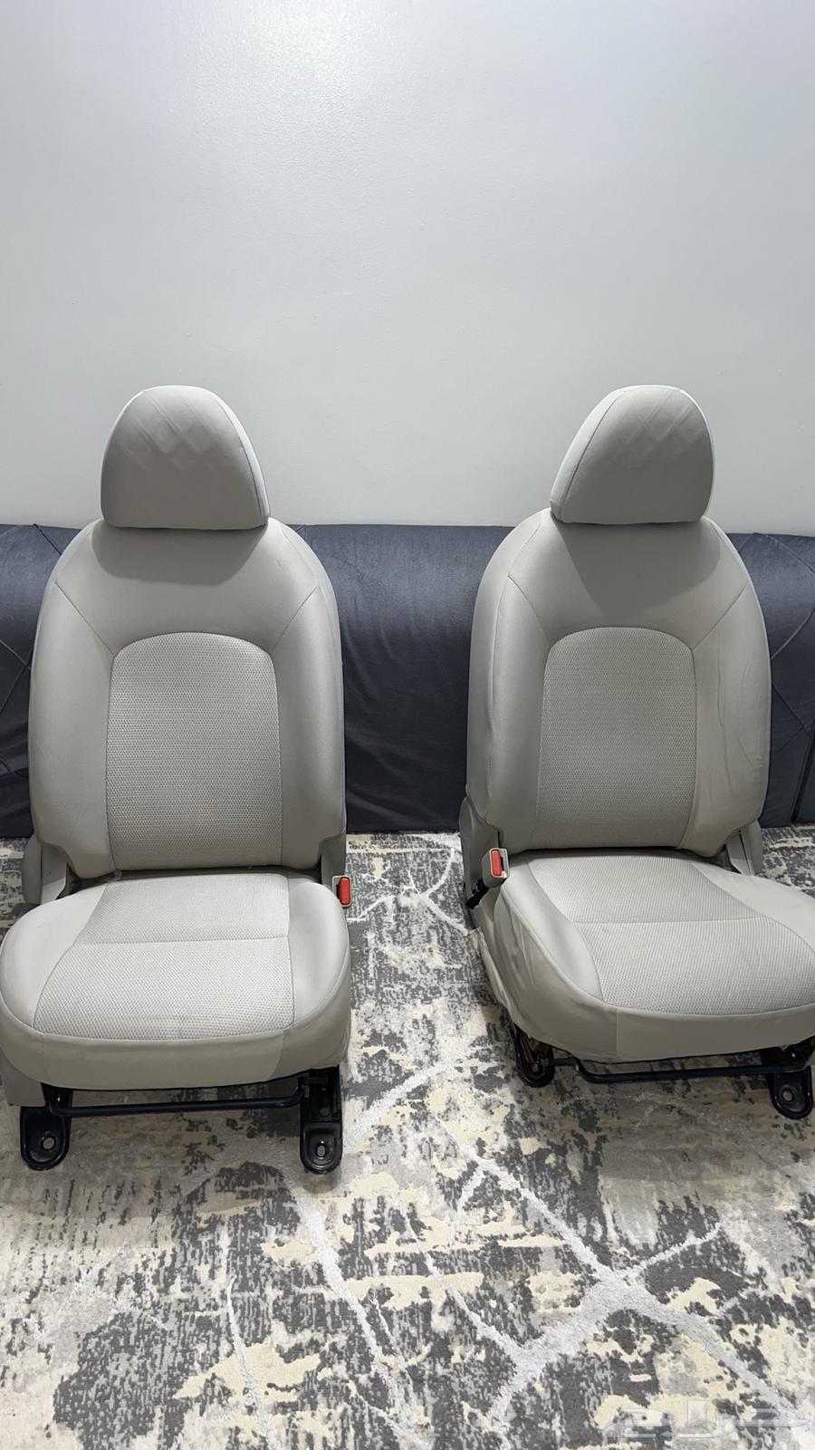 Two Nissan driver and assistant models 202064409199103233112