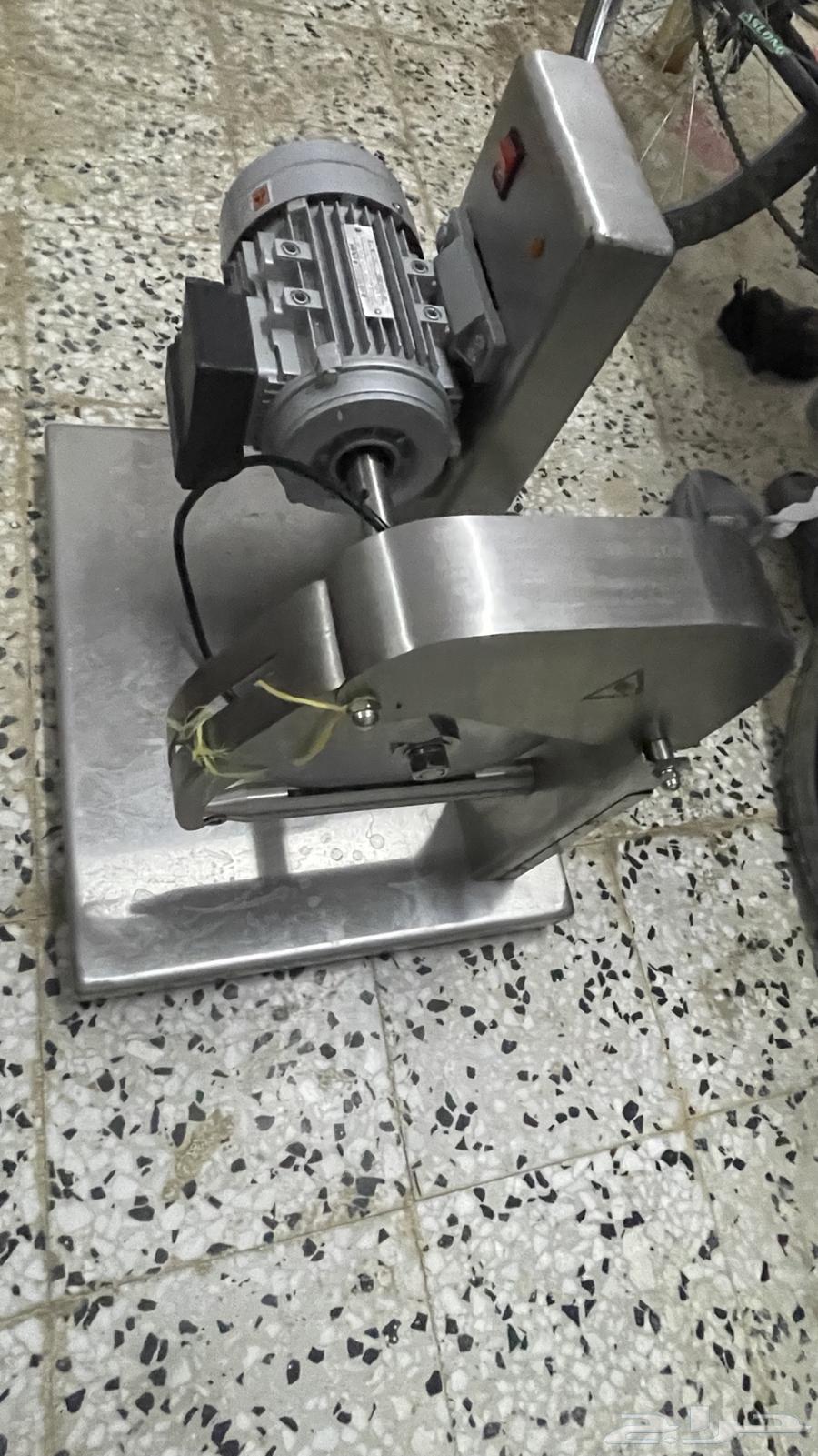 مكينة تقطيع دجاج شركة يونيو يوجد عليها ضمان64255056792323113