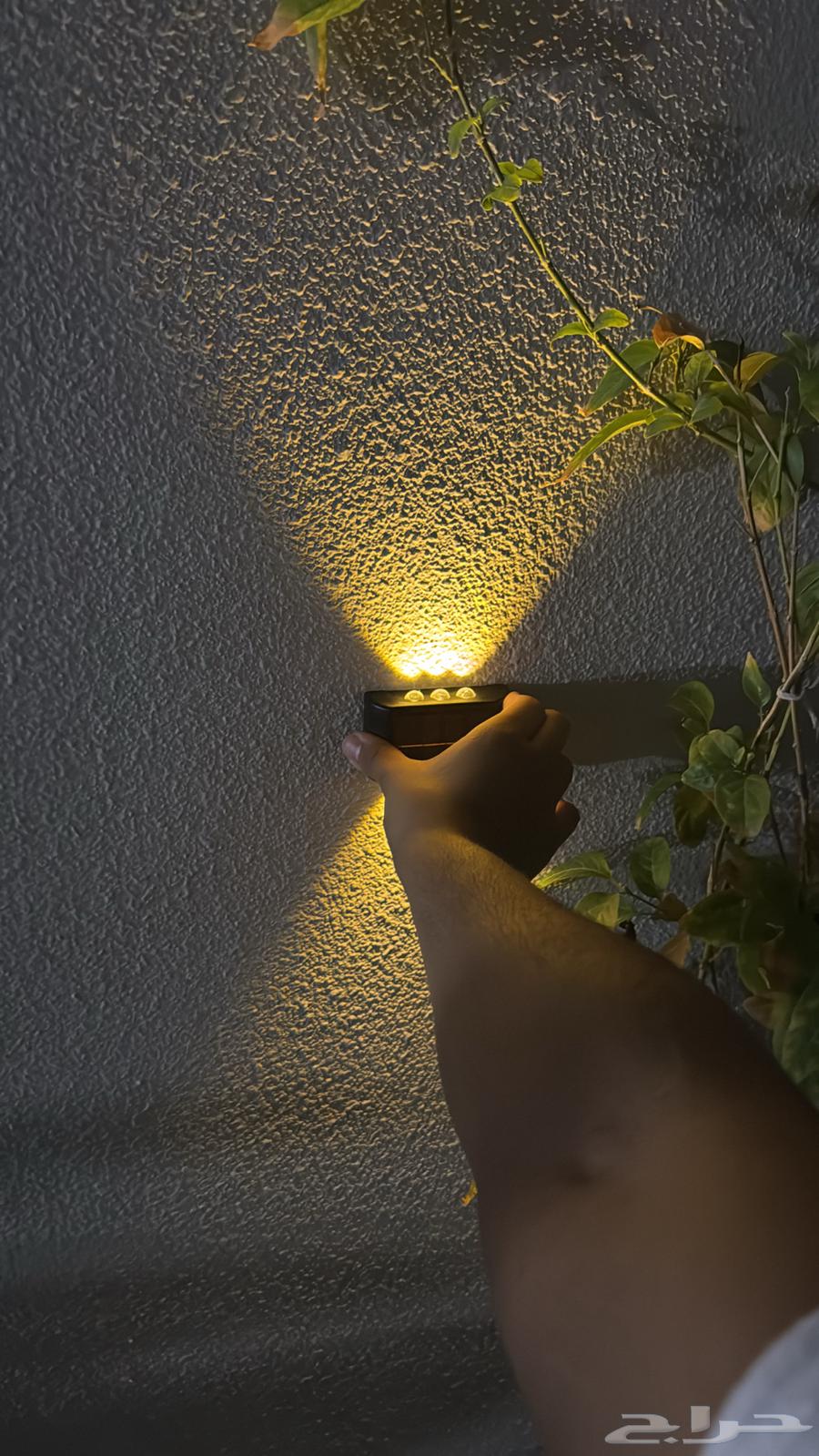 إنارة جدارية عالطاقة الشمسية64250059682817110