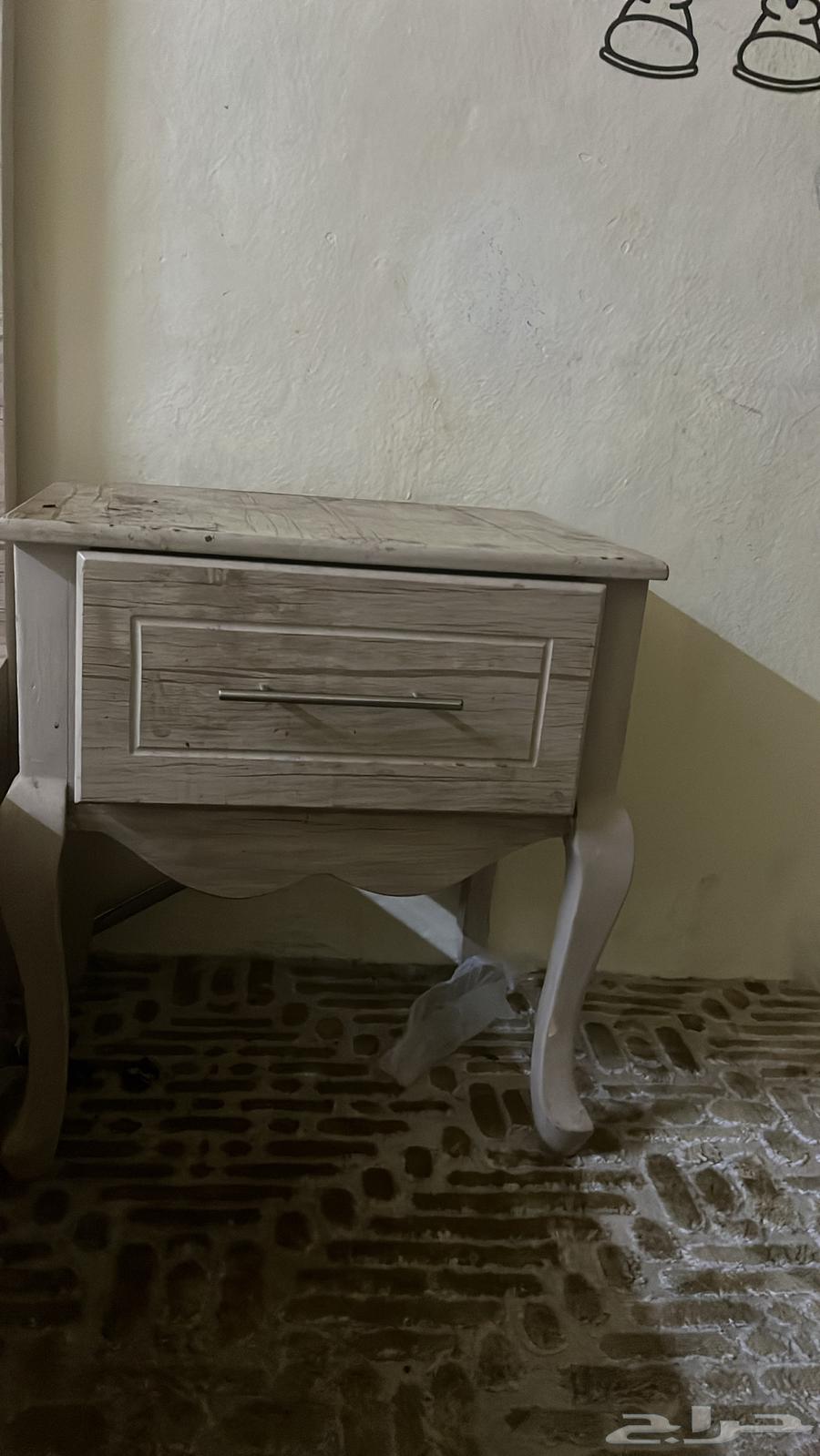 دولاب   تسريحه   كوميدينه طاوله  السعر 300 الموقع خميس مشيط64249244595459110