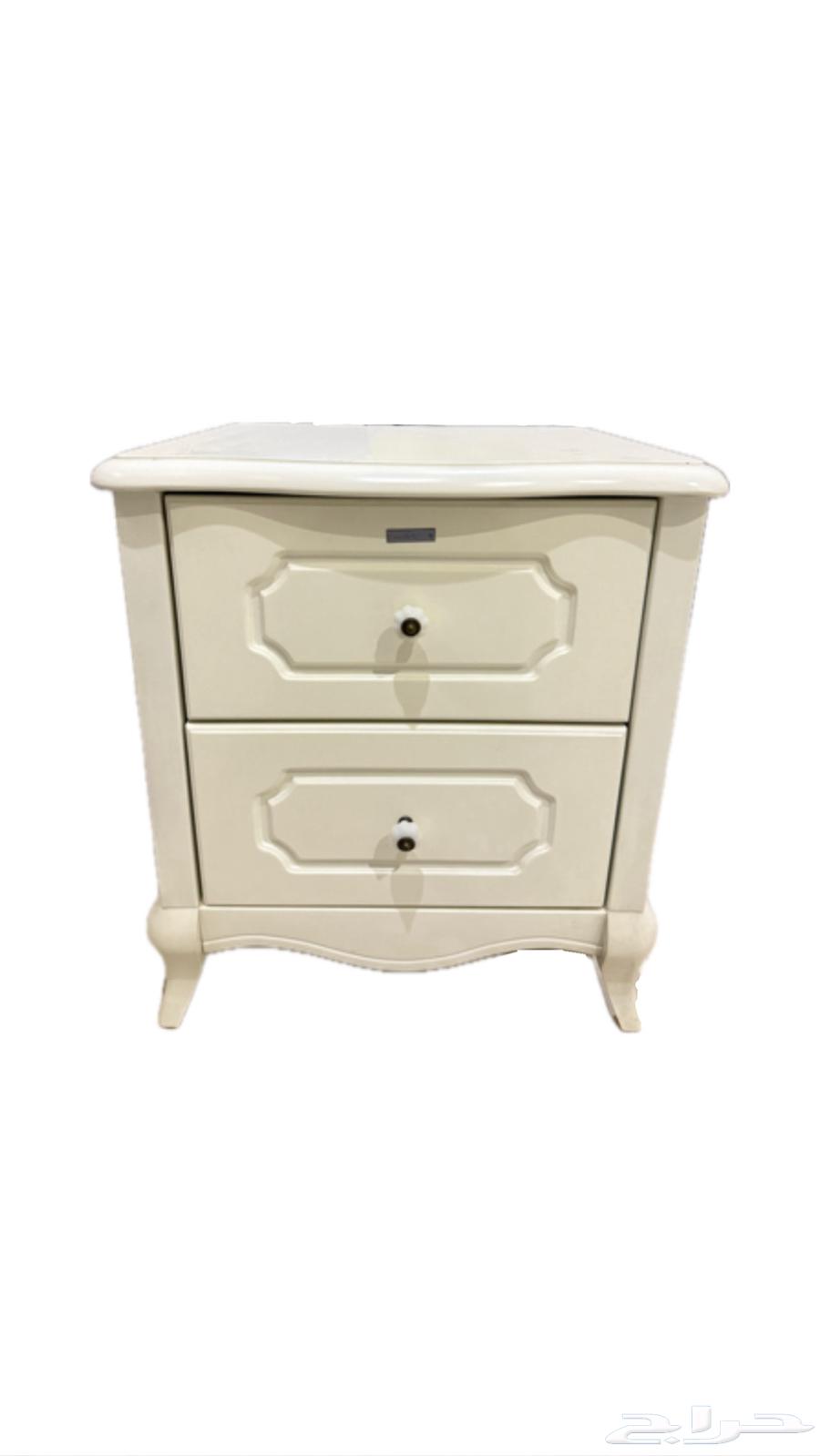 Commode and a small storage unit with mirror64256296254338110