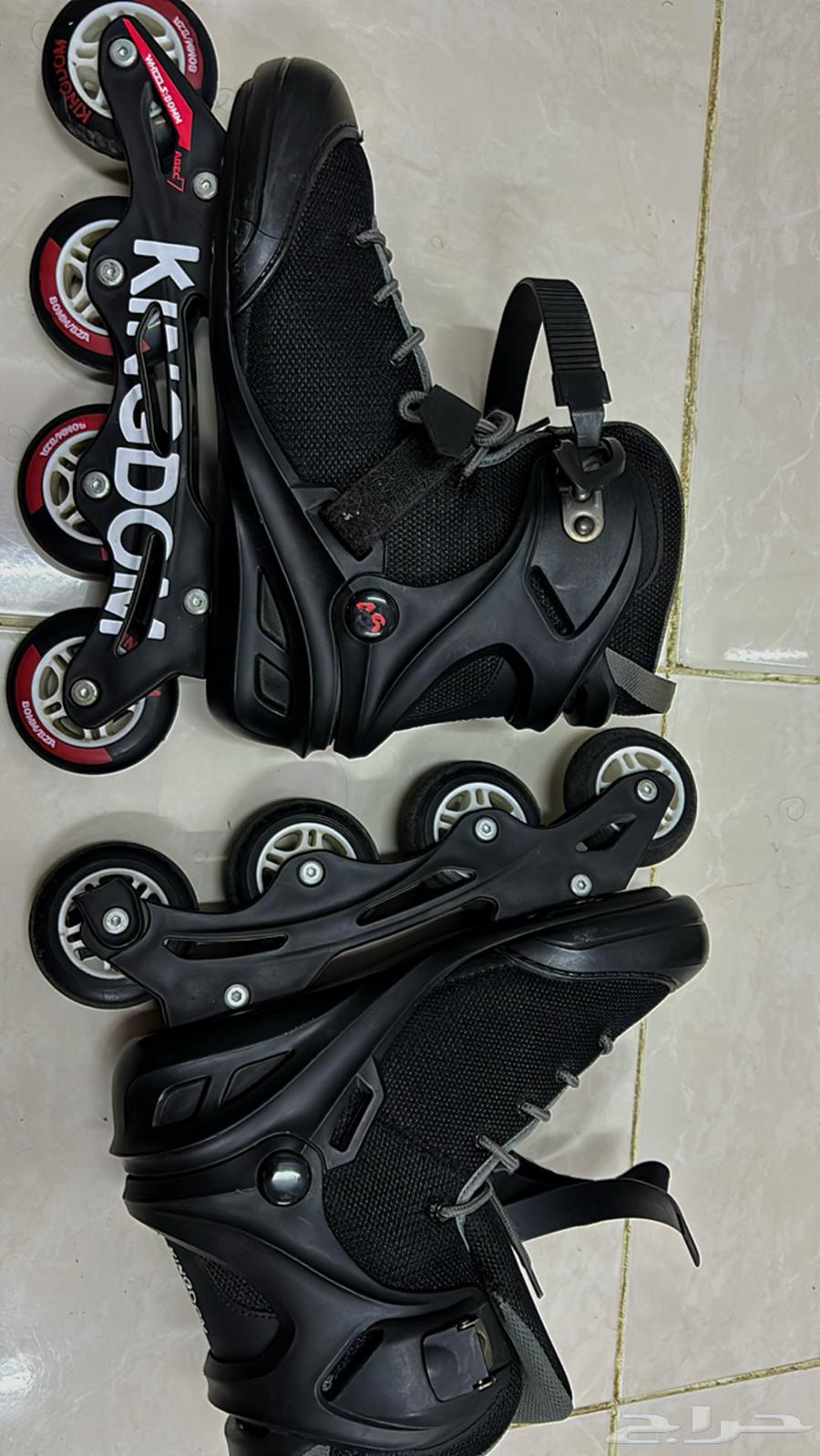 Size 45 skate, meaning it has a defect or 2 damaged ones and the rest is good64255675539459111