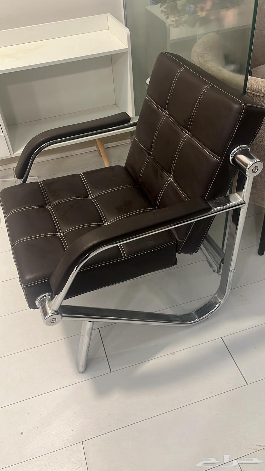 Luxurious clock, two new office chairs, tree64240232010754113