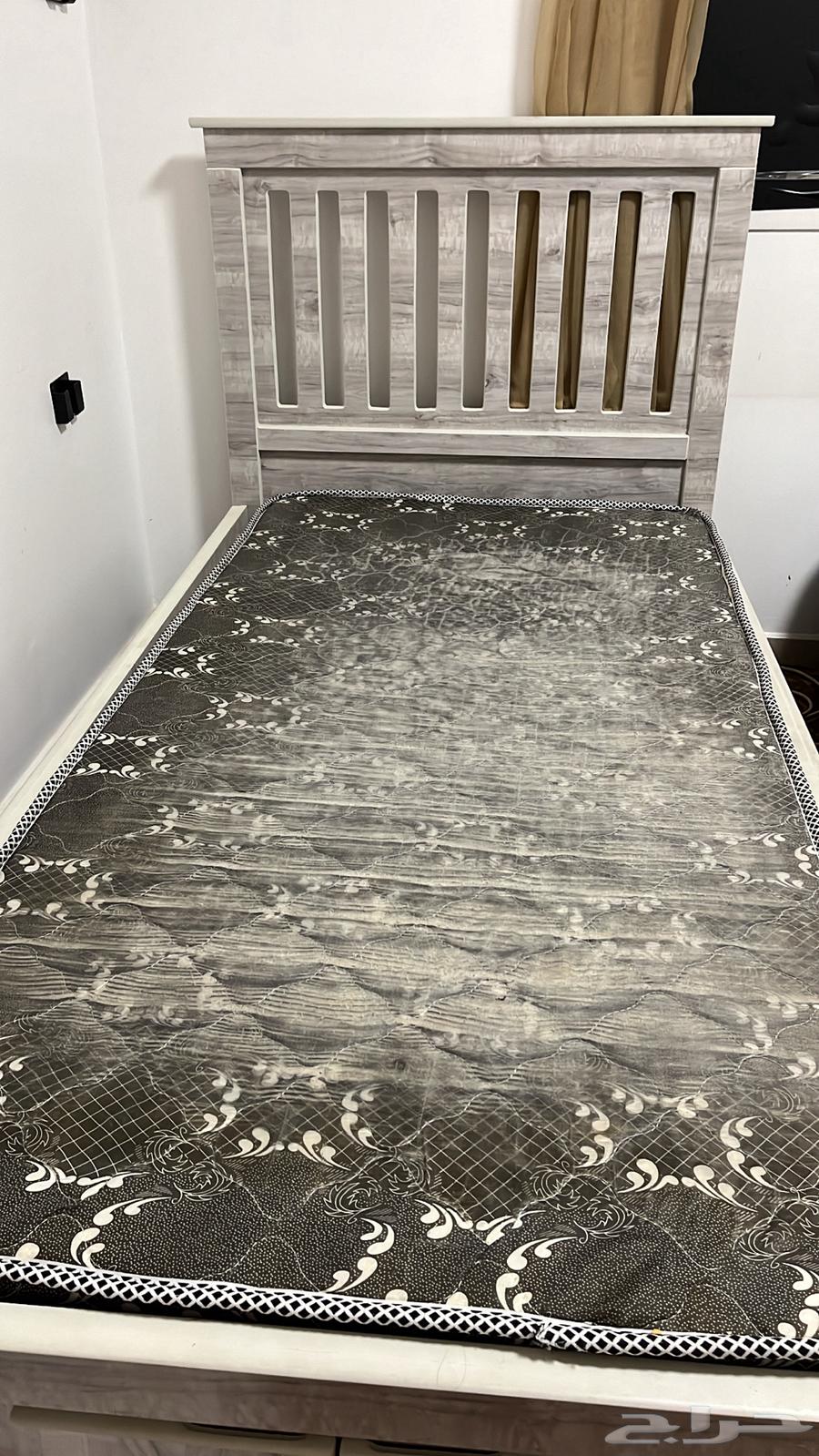 سرير خشب اصلي تفصيل شبه جديد64232696975619111