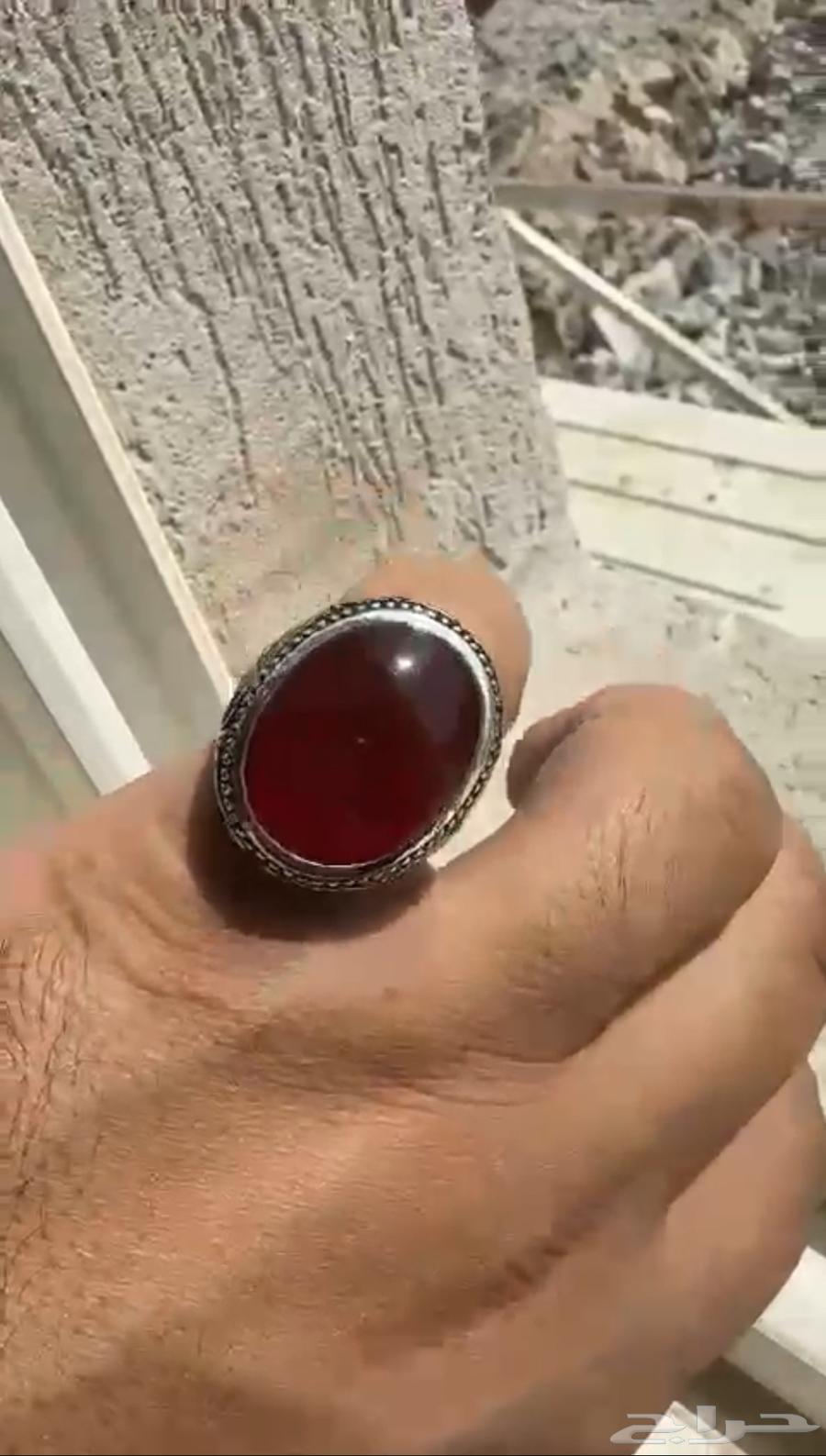 احمر زجاجي يماني (درجة اولى )64236271576321112