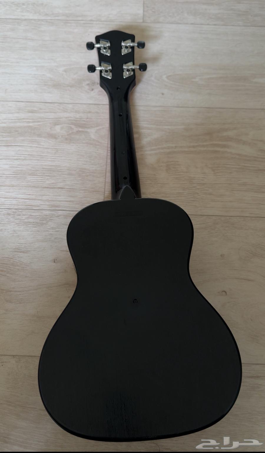 قيتار نظيف ينفع للكبار مره صوته واضح وحلو64253438711170111