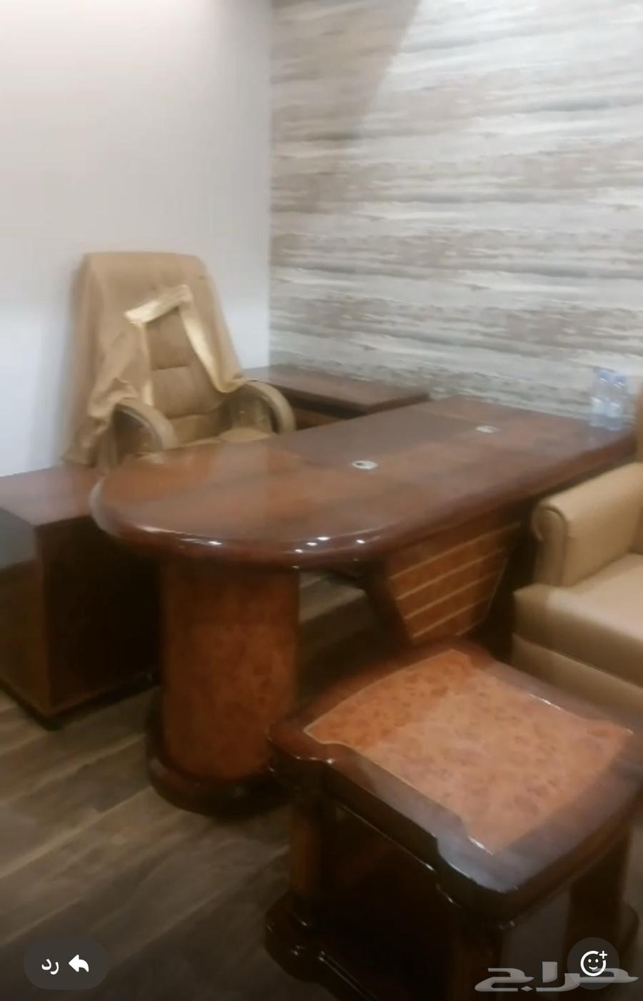 There is a new office set consisting of 4 sofas, a chair, and a desk64240713520513114