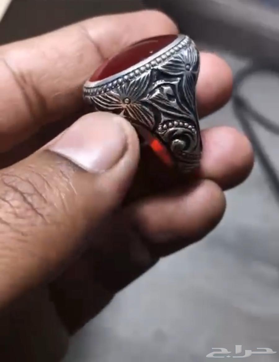 احمر زجاجي يماني (درجة اولى )64236271576321111