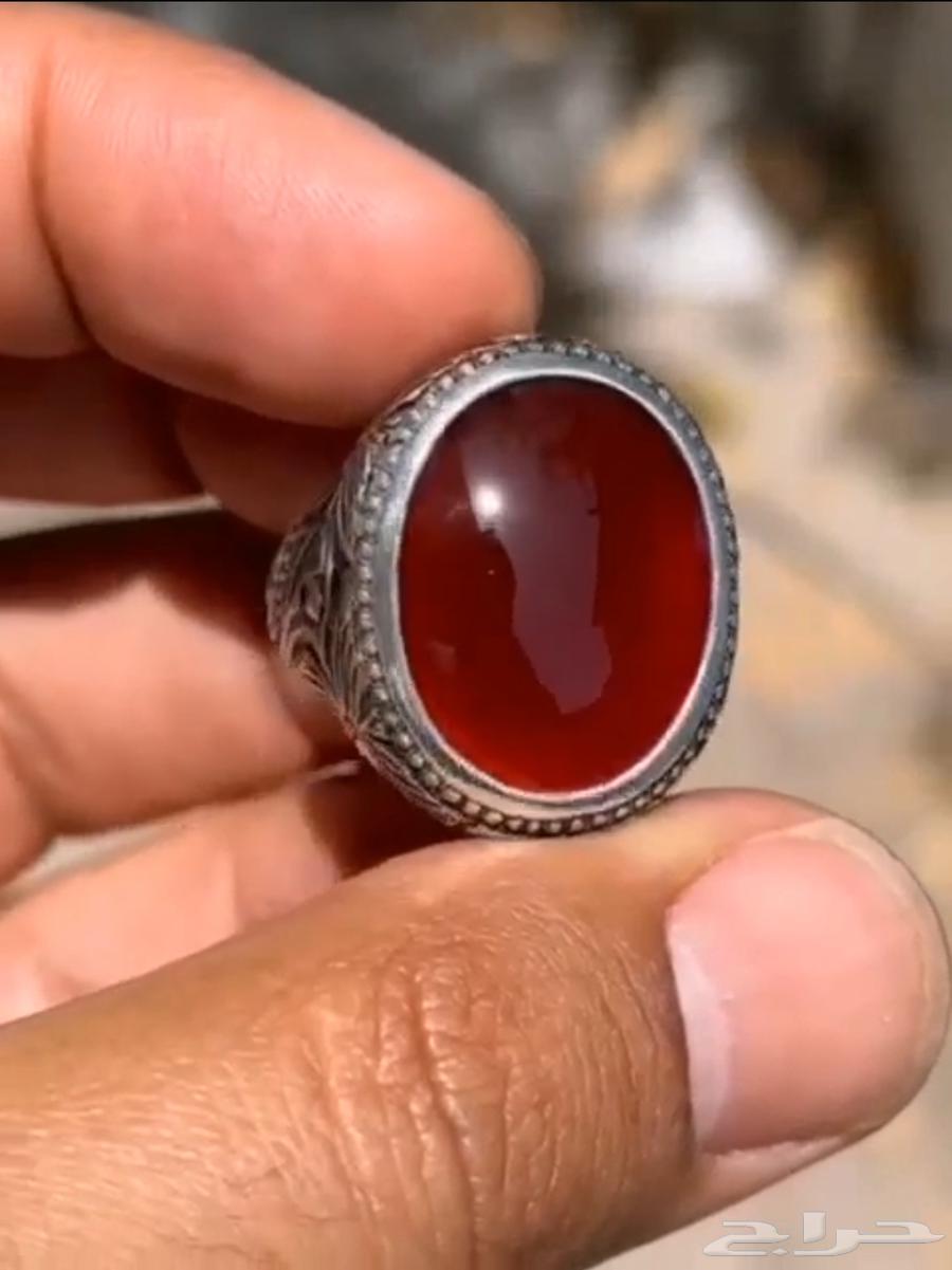 احمر زجاجي يماني (درجة اولى )64236271576321110