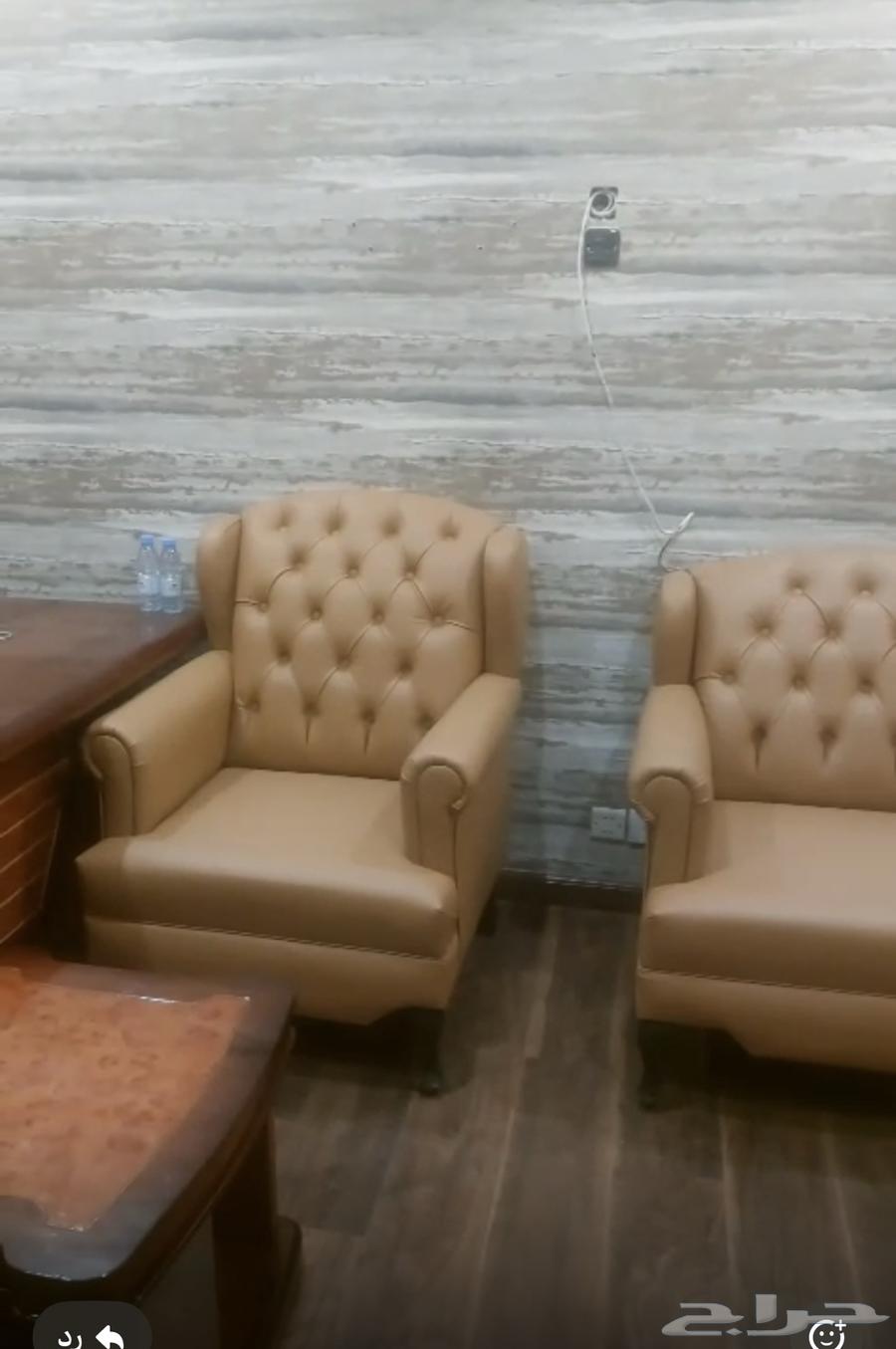 There is a new office set consisting of 4 sofas, a chair, and a desk64240713520513113