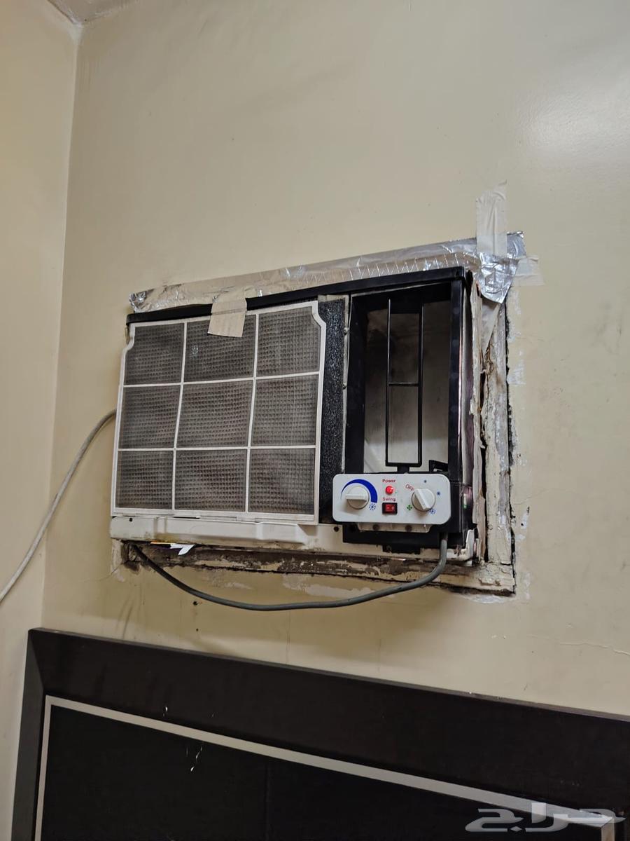 There are 2 beds, a washing machine, and an air conditioner in excellent condition64241591275906110