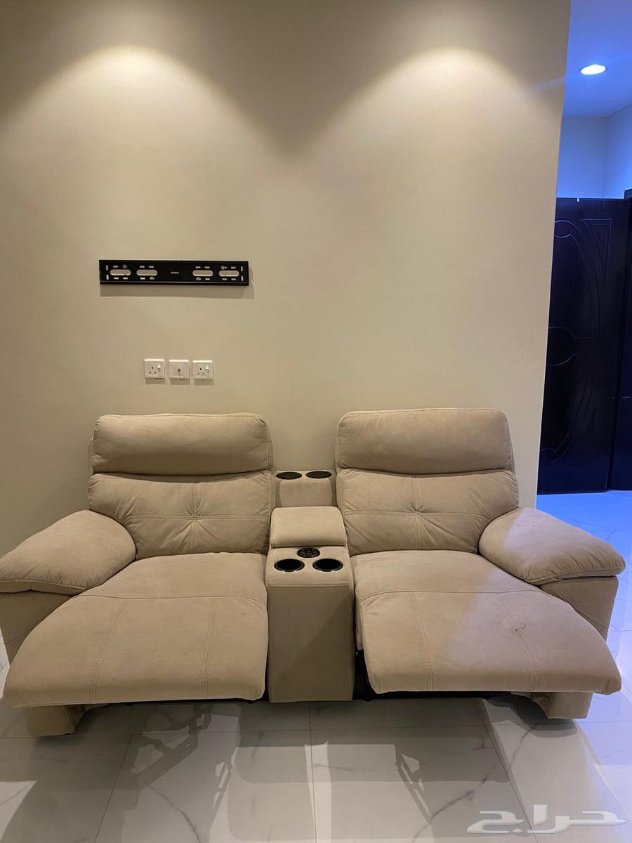 Clean, almost new, reclining cinema sofa with speaker64252986829954111