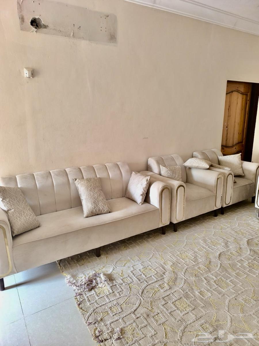 للبيع اثنين مجلس رجال وكنب للنساء64232339082371110