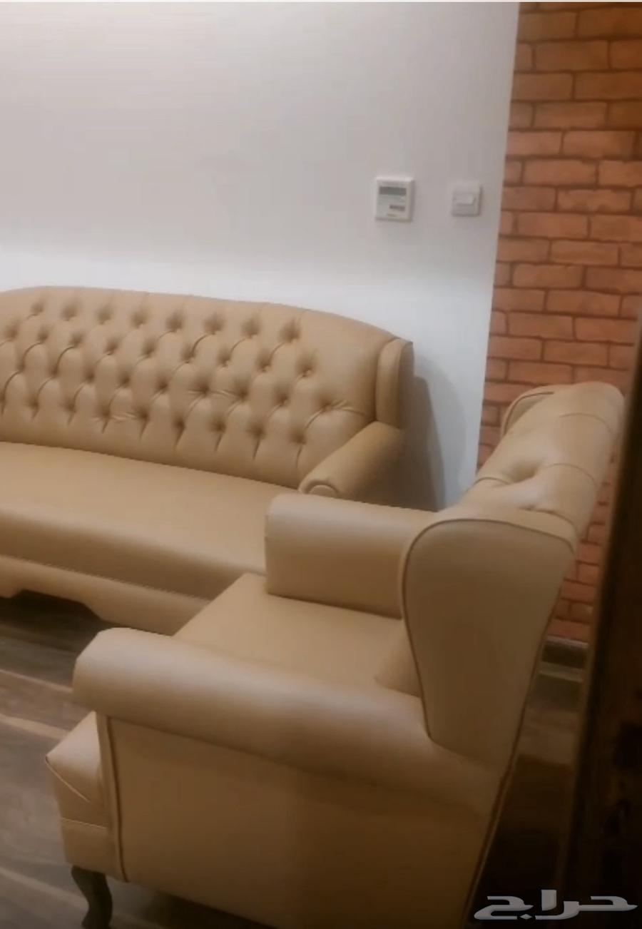 There is a new office set consisting of 4 sofas, a chair, and a desk64240713520513110