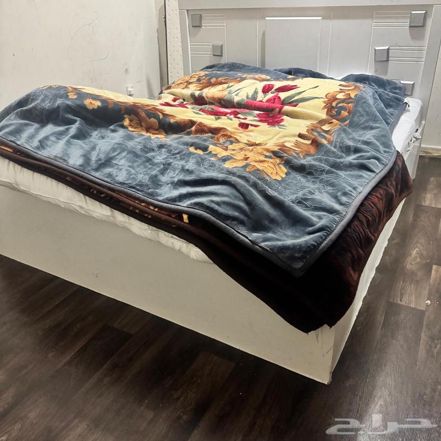 كرسى نوم ودولاب ملابس مستخدم للبيع64237299411971111