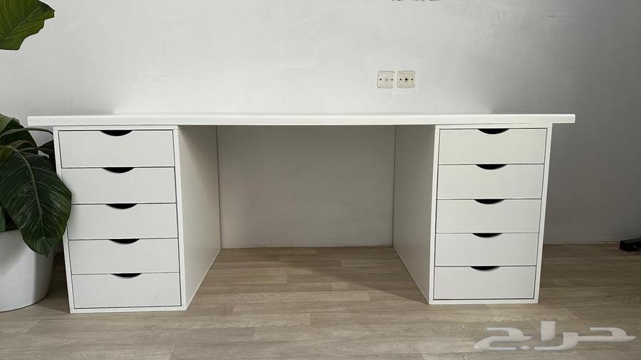 Alex table at an attractive price64243342461313112