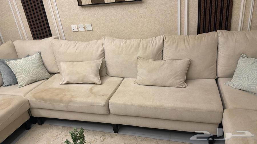 كنب البيع حرف U الكنب ولا فيه كسور ولا شي بس يحتاج غسيل64234297679106111