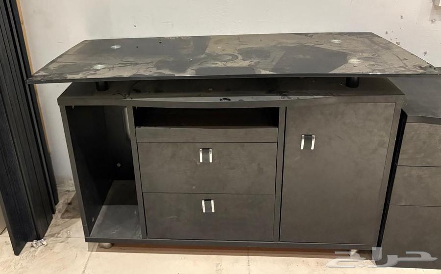 للبيع أثاث مكتبي مستخدم بحالة جيده64243692007298110