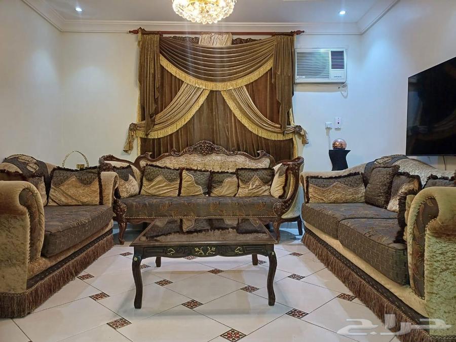 كنب مجلس مكون من 5 قطع مع الستاره والطاوله البيع لأعلى سوم64234998870403111